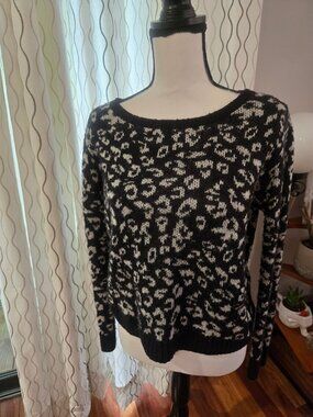 Jessica Simpson Black & White Animal Print Sweater XS Soft Knit Long Sleeve Wome